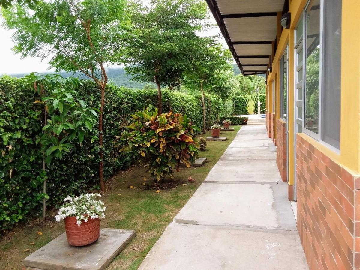 C&H Casa Campestre El Oasis Ricaurte Girardot Bed & Breakfast Exterior photo
